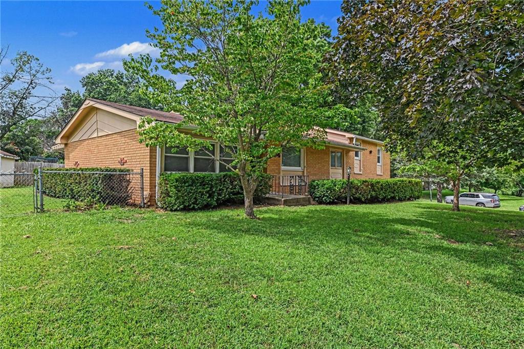 1st image of 1506 Tamara Dr, Saint Joseph, MO 64506 | MLS# 2636985