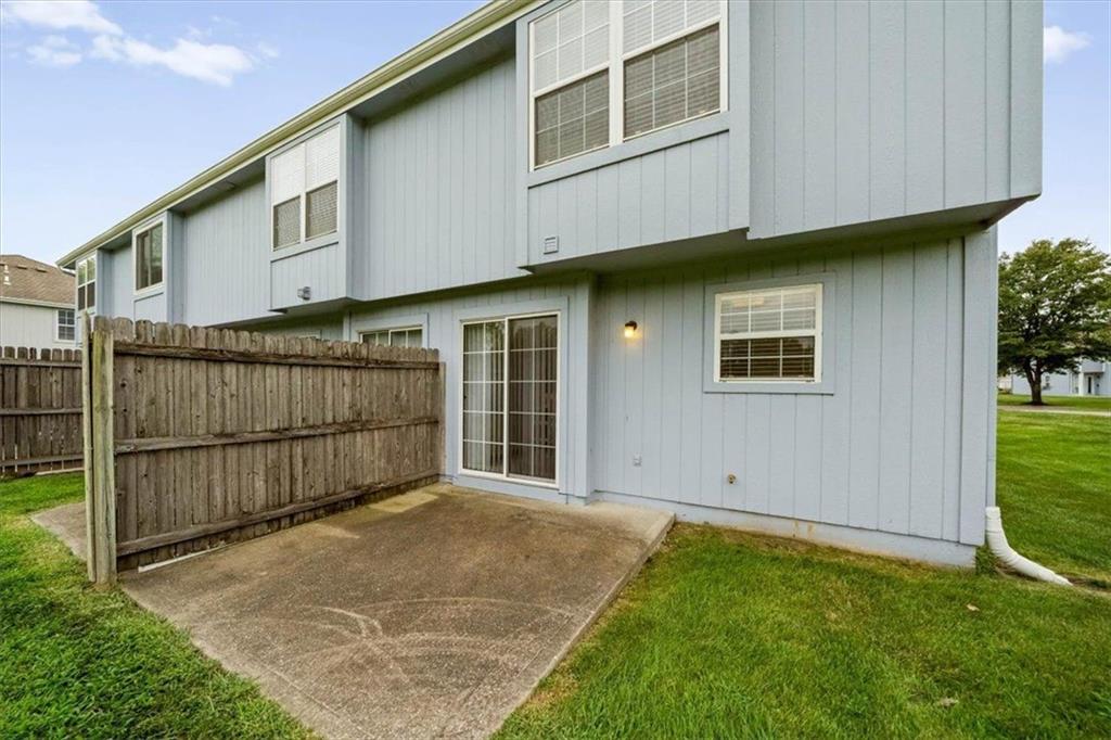 2nd image of 5696 NW Plantation Ln, Lee's Summit, MO 64064