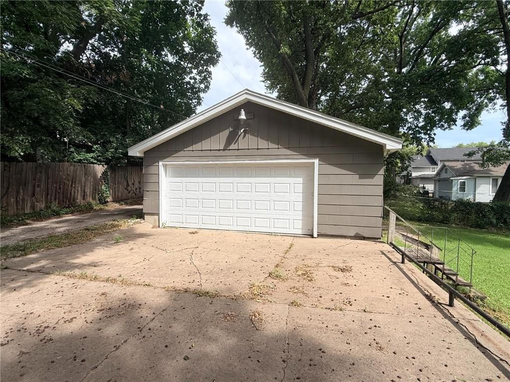 2nd image of 1418 6th Ave, Leavenworth, KS 66048 | MLS# 2637034