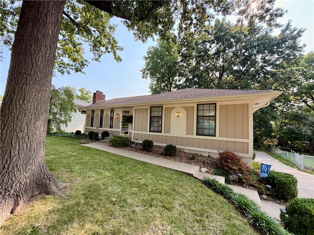 2nd image of 700 Sw 24th St, Blue Springs, MO 64015 | MLS# 2637041