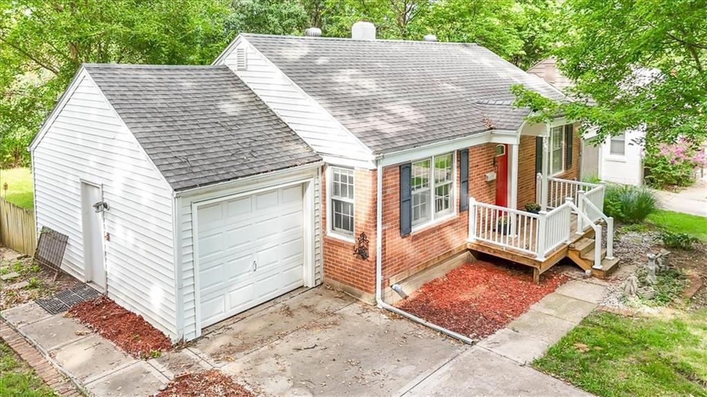 27th image of 114 W Pocahontas Ln, Kansas City, MO 64114 | MLS# 2637059