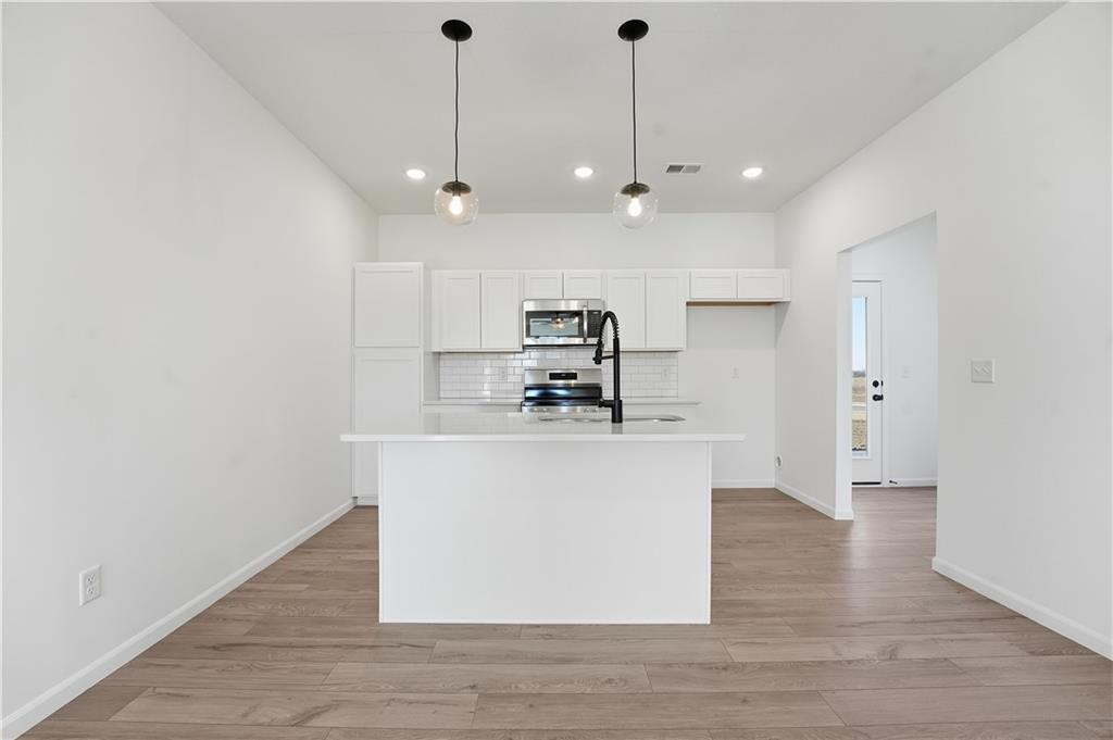 4th image of 12413 S Acacia Dr, Lee's Summit, MO 64086 | MLS# 2637099