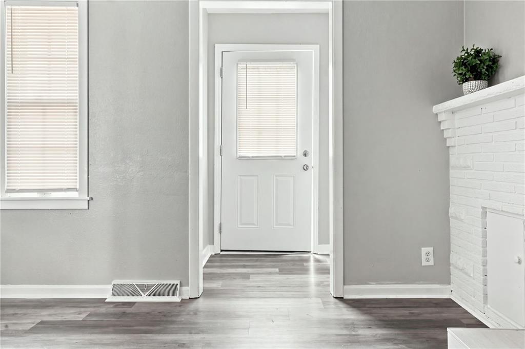 2nd image of 2307 Ne 37th Ter, Kansas City, MO 64116 | MLS# 2637108