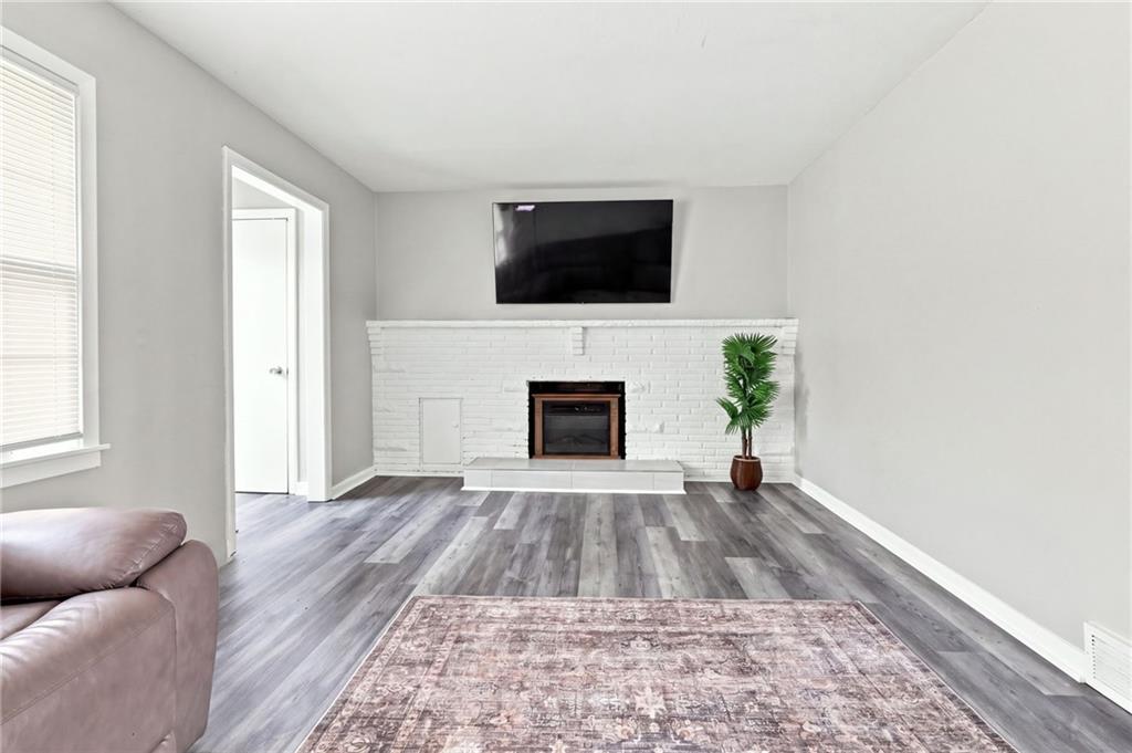 2nd image of 2307 Ne 37Th Ter, Kansas City, MO 64116 | MLS# 2637108