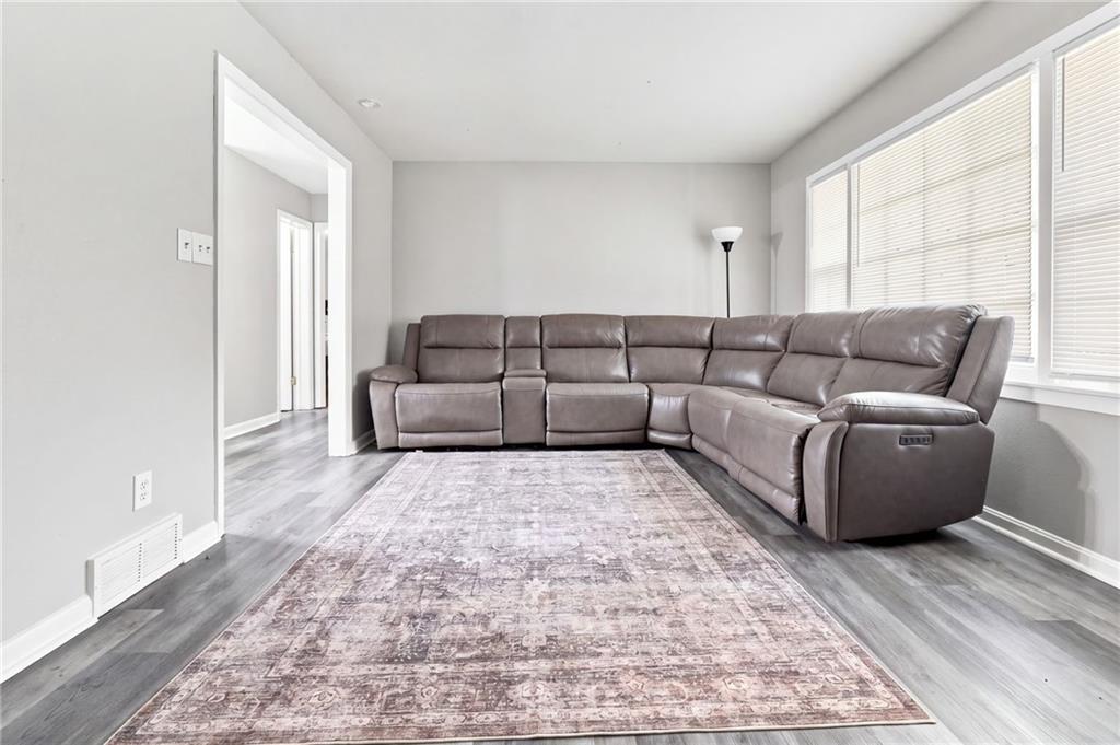 4th image of 2307 Ne 37Th Ter, Kansas City, MO 64116 | MLS# 2637108