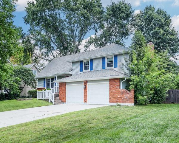 2nd image of 905 Sw Savannah Dr, Lees Summit, MO 64081 | MLS# 2637113