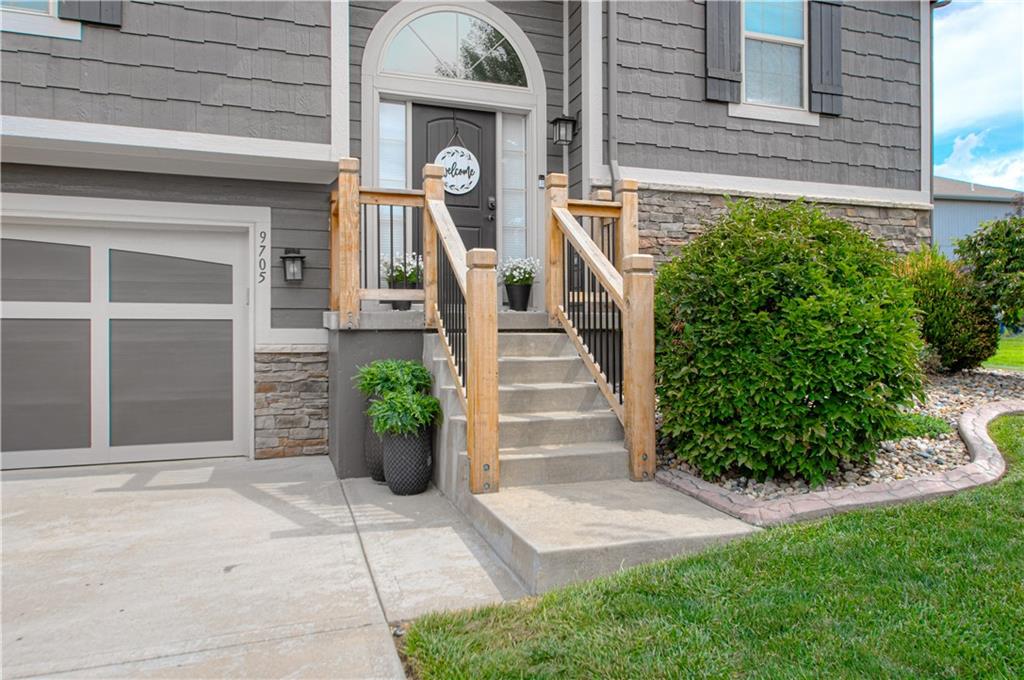 2nd image of 9705 N Windsor Ave, Kansas City, MO 64157 | MLS# 2637125