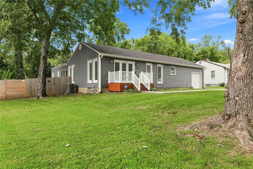 2nd image of 3522 N Lister Ave, Kansas City, MO 64117 | MLS# 2637128
