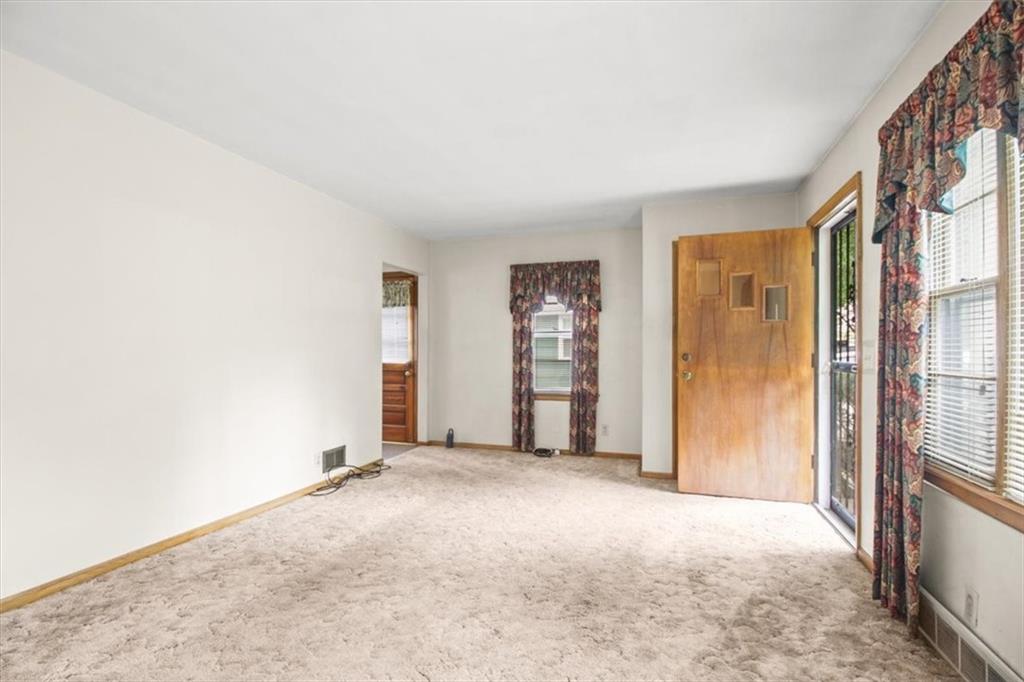 2nd image of 517 E Angus St, Independence, MO 64055 | MLS# 2637132