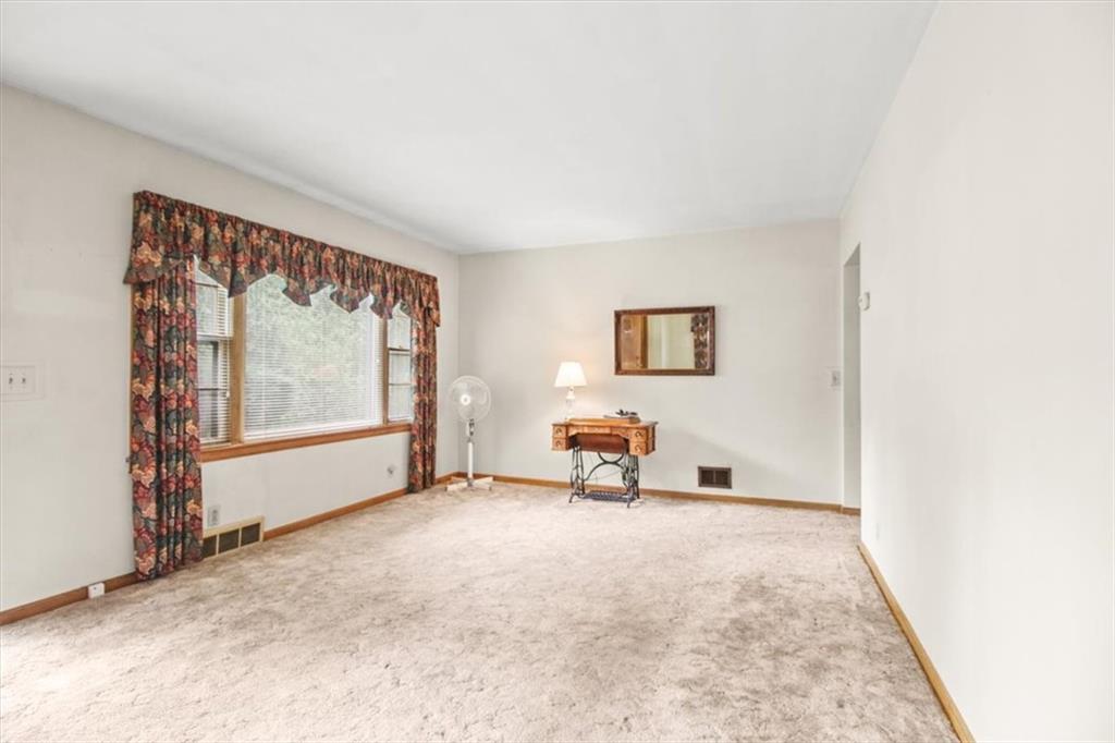 3rd image of 517 E Angus St, Independence, MO 64055 | MLS# 2637132