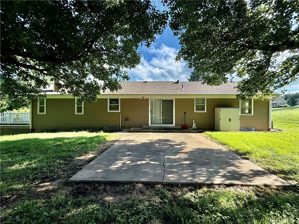 5th image of 2307 Westminster Ln, Saint Joseph, MO 64503 | MLS# 2637134