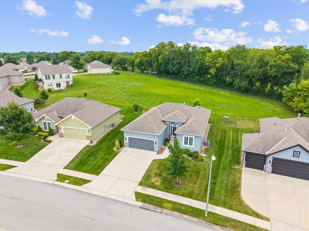 3rd image of 2005 Creek View Ln, Raymore, MO 64083 | MLS# 2637137