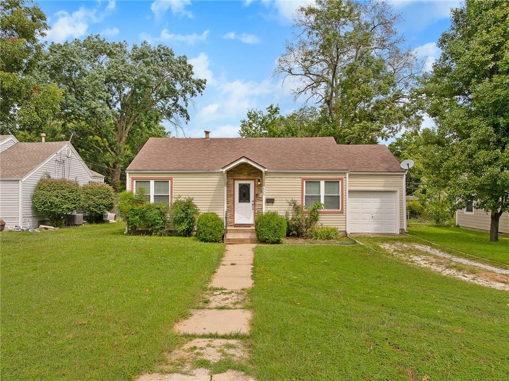 1st image of 329 E 12th St, Ottawa, KS 66067 | MLS# 2637139