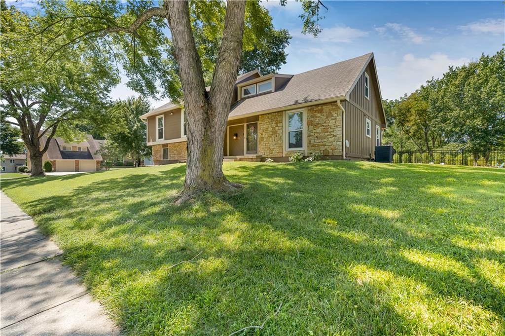 1st image of 4377 Sw Breezy Point Ln, Lees Summit, MO 64082 | MLS# 2637151