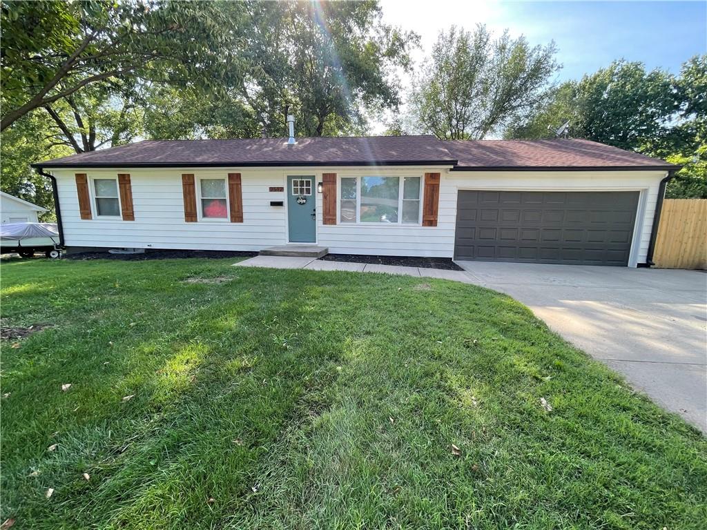 1st image of 2512 Queen Ridge Dr, Independence, MO 64055 | MLS# 2637170