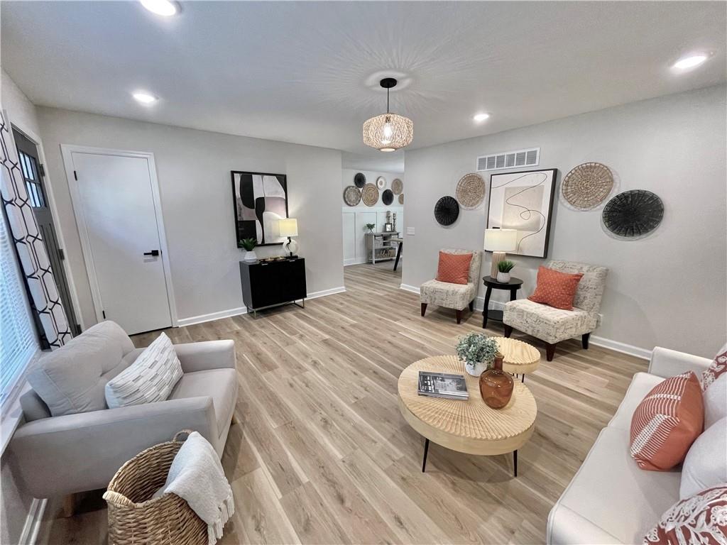 4th image of 2512 Queen Ridge Dr, Independence, MO 64055 | MLS# 2637170