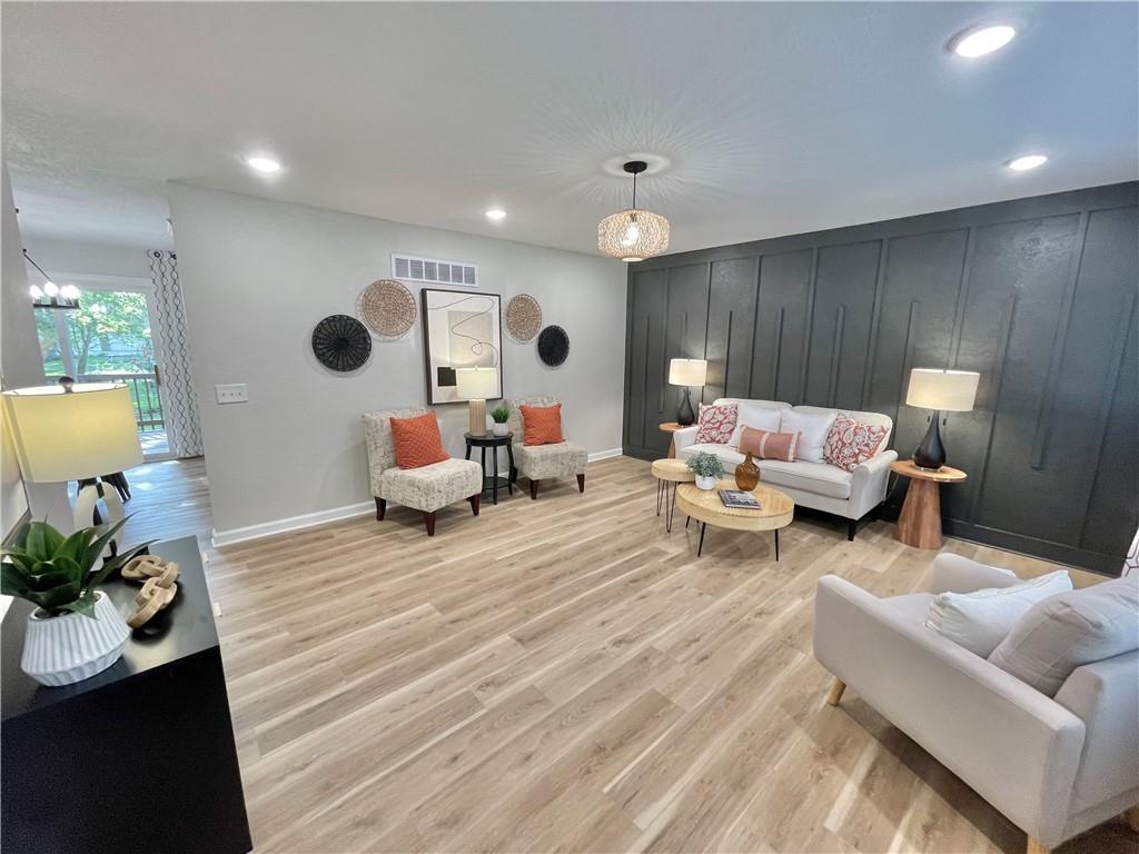 5th image of 2512 Queen Ridge Dr, Independence, MO 64055 | MLS# 2637170