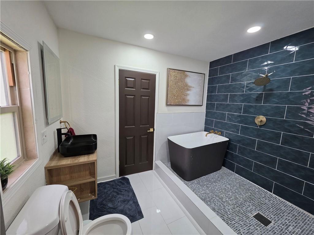 5th image of 342 N Oakley Ave, Kansas City, MO 64123 | MLS# 2637175