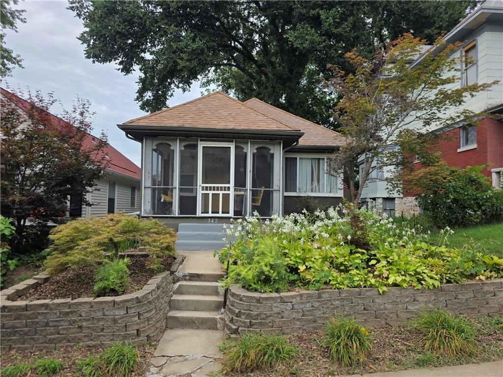 1st image of 342 N Oakley Ave, Kansas City, MO 64123 | MLS# 2637175