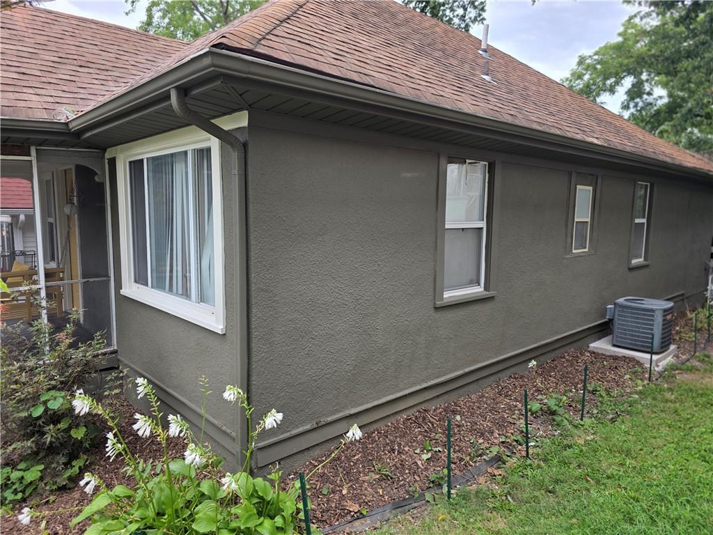 3rd image of 342 N Oakley Ave, Kansas City, MO 64123 | MLS# 2637175