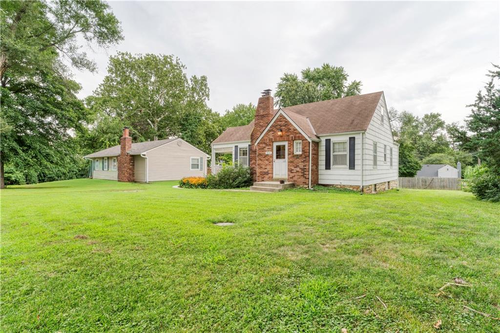 2nd image of 211 Ne 82 Ter, Kansas City, MO 64118 | MLS# 2637189