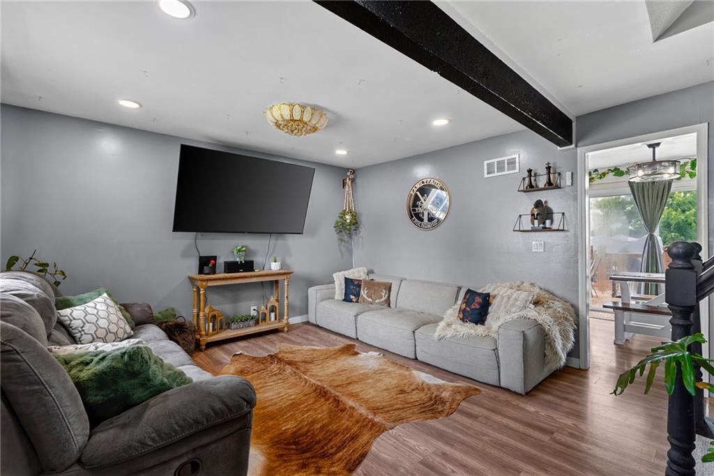 2nd image of 847 E Pinewood St, Gardner, KS 66030 | MLS# 2637199