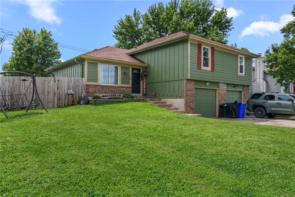 1st image of 847 E Pinewood St, Gardner, KS 66030 | MLS# 2637199