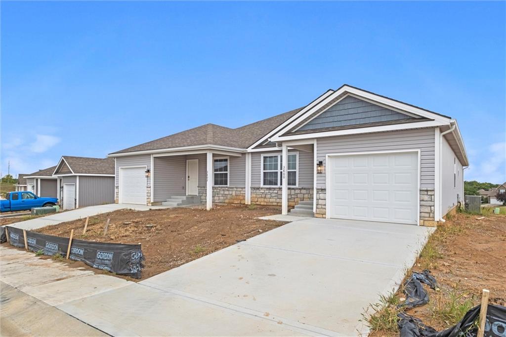 1st image of 3912 3914 93rd St, Kansas City, MO 64154 | MLS# 2637202