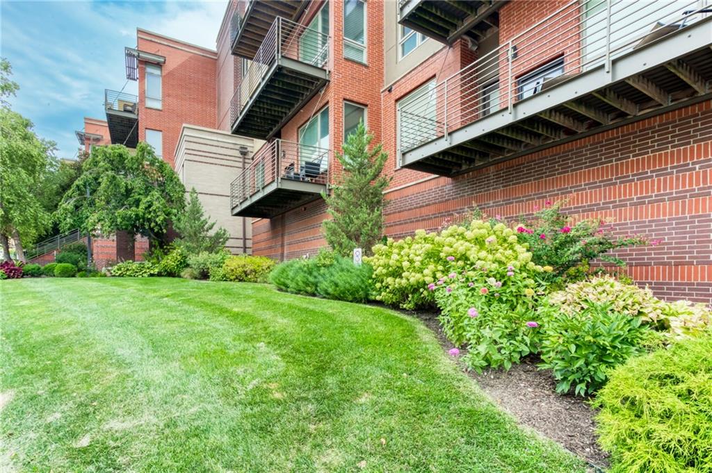 2nd image of 4521 Wornall Rd #210, Kansas City, MO 64111 | MLS# 2637224