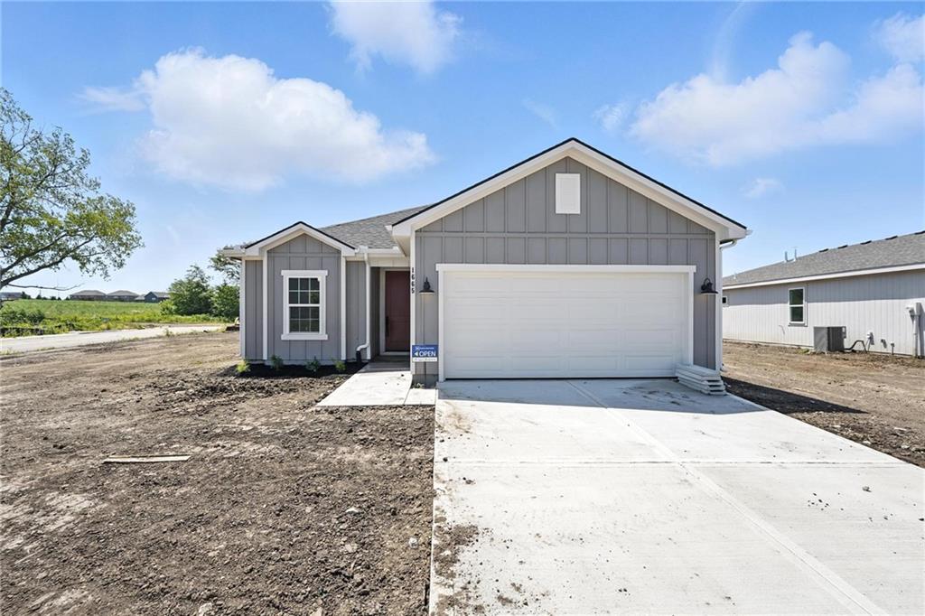 1st image of 20635 Skyview Ln, Spring Hill, KS 66083 | MLS# 2637275