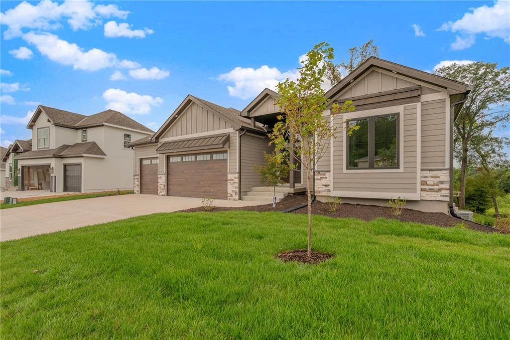 1st image of 5782 Nw Black Oak Ct, Kansas City, MO 64152 | MLS# 2637318