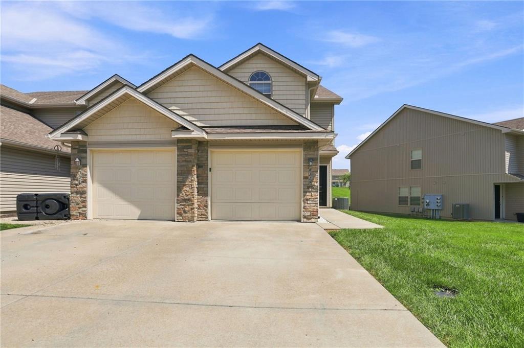 2nd image of 8329 N Spruce Ave, Kansas City, MO 64119 | MLS# 2637333