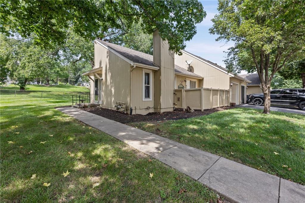 1st image of 12218 Holmes Ln, Kansas City, MO 64146 | MLS# 2637352