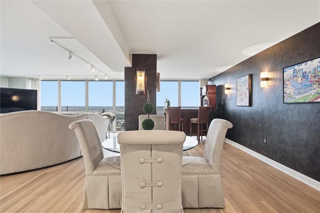 3rd image of 600 E Admiral #1408th Blvd, Kansas, MO 64106