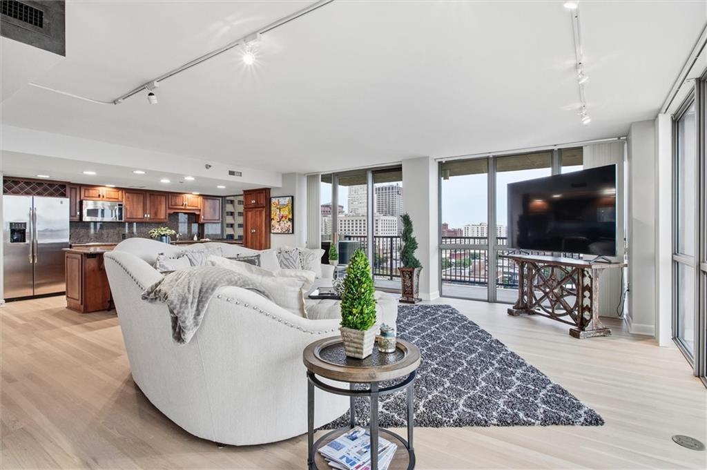 2nd image of 600 E Admiral #1408 Blvd #1408, Kansas City, MO 64106 | MLS# 2637364