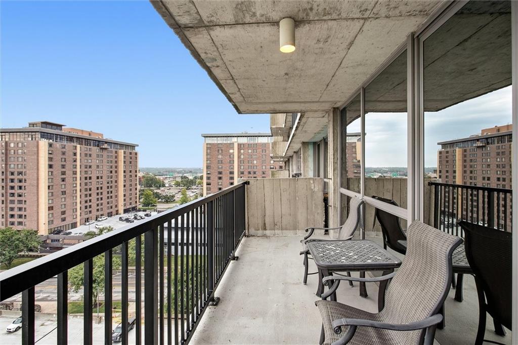 2nd image of 600 E Admiral #1408th Blvd, Kansas City, MO 64106