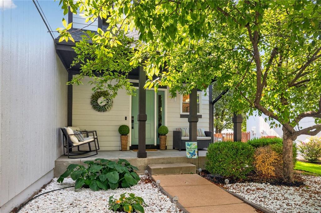2nd image of 16122 S Stagecoach Dr, Olathe, KS 66062 | MLS# 2637376