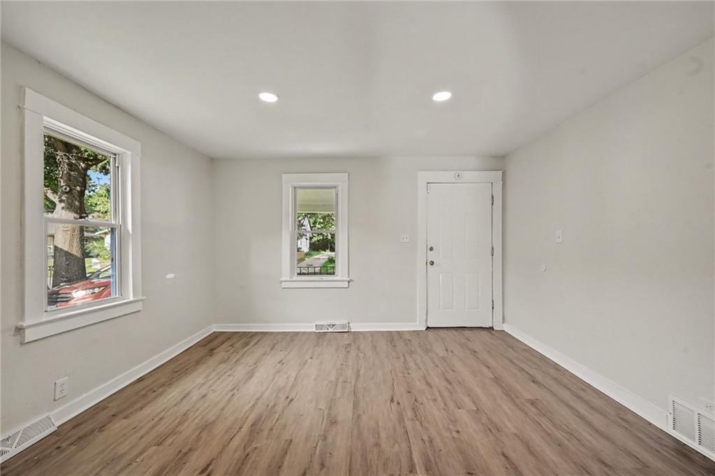 4th image of 619 S Ash Ave, Independence, MO 64053 | MLS# 2637382