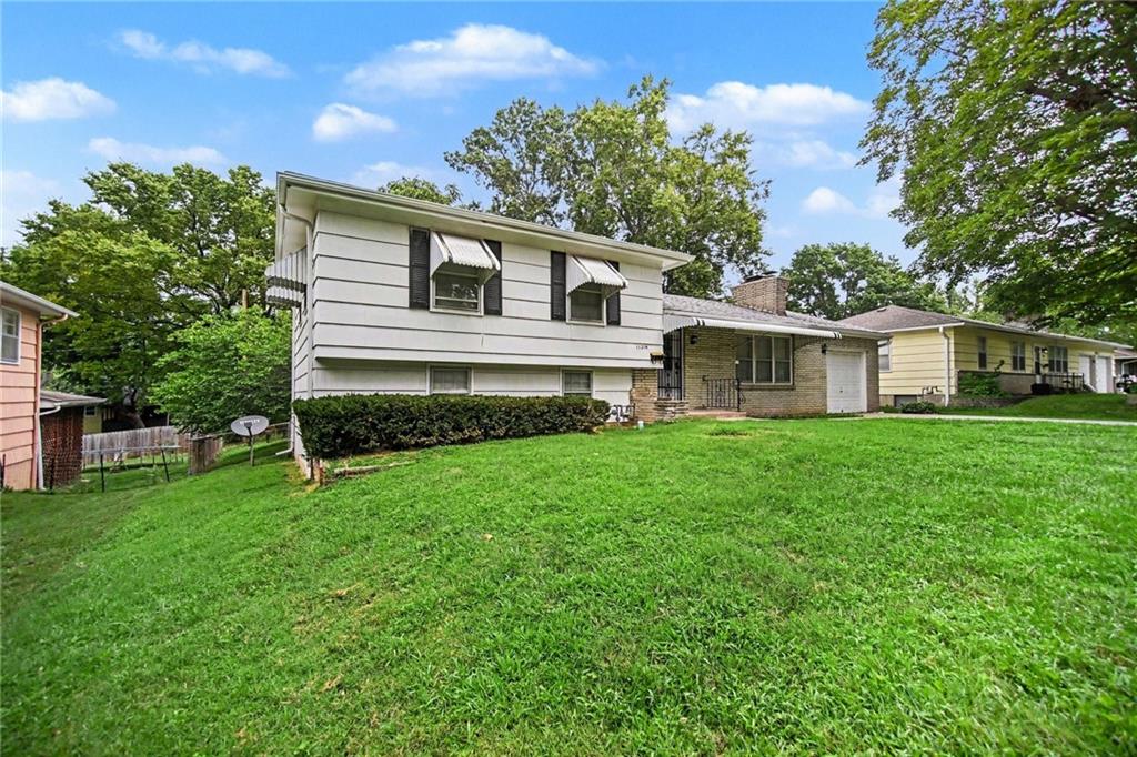 3rd image of 11214 E 53Rd Ter, Raytown, MO 64133 | MLS# 2637403