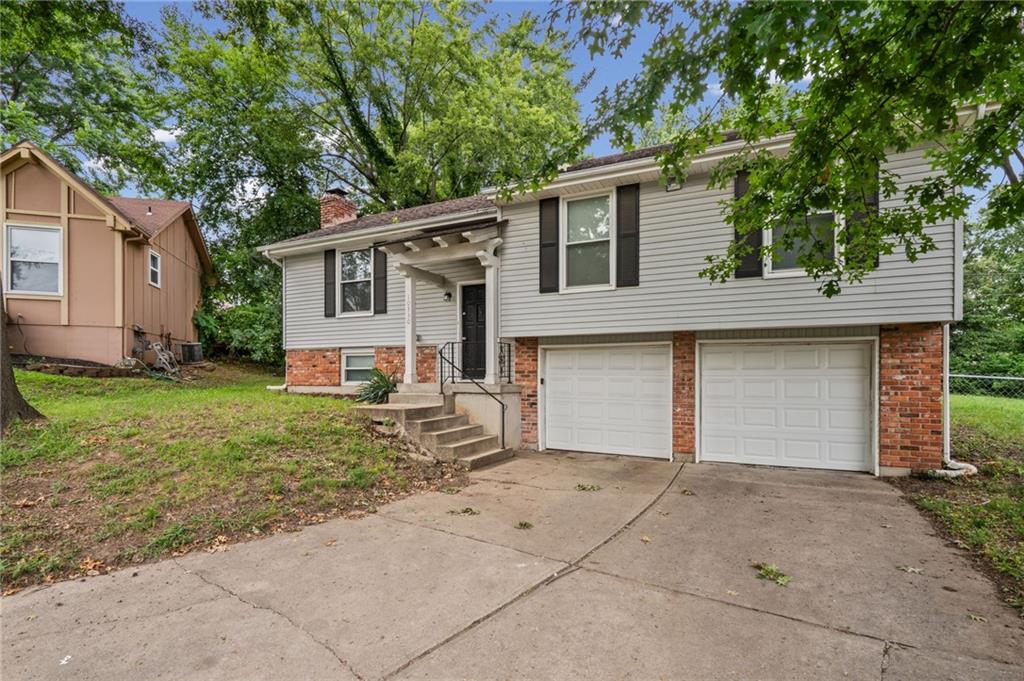 2nd image of 10330 Smalley Ct, Kansas City, MO 64134 | MLS# 2637408