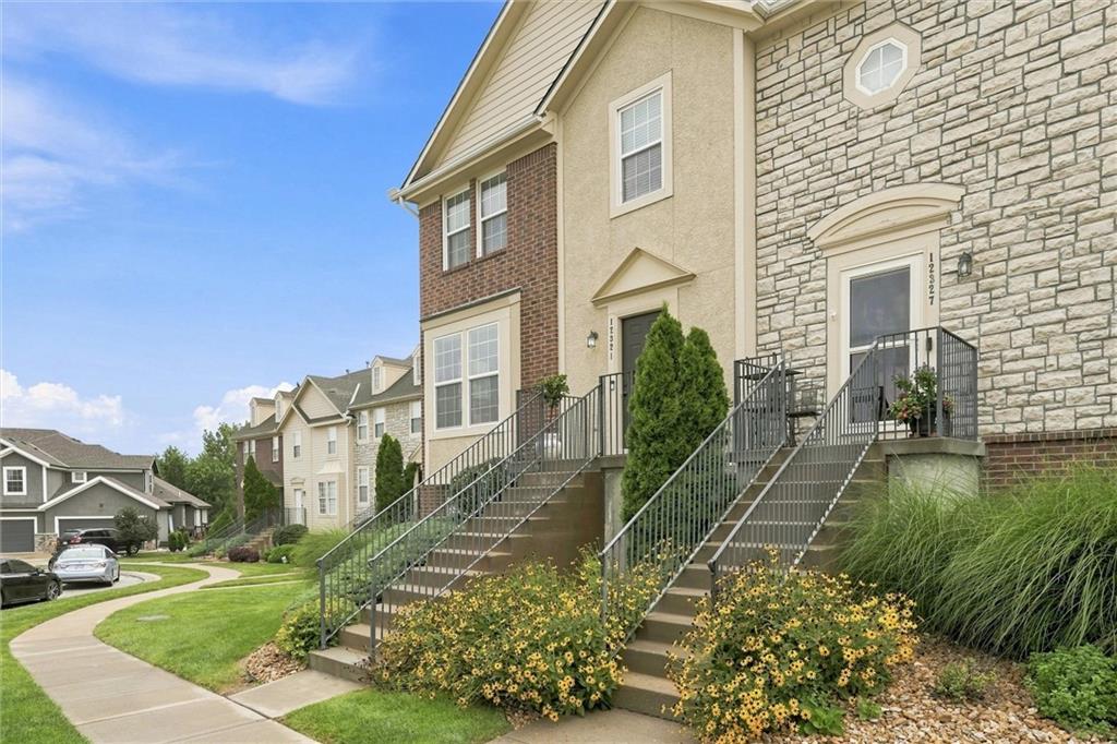 2nd image of 12321 S Tallgrass Dr, Olathe, KS 66061 | MLS# 2637435
