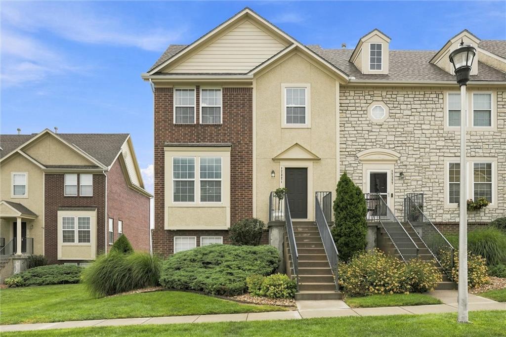 1st image of 12321 S Tallgrass Dr, Olathe, KS 66061 | MLS# 2637435
