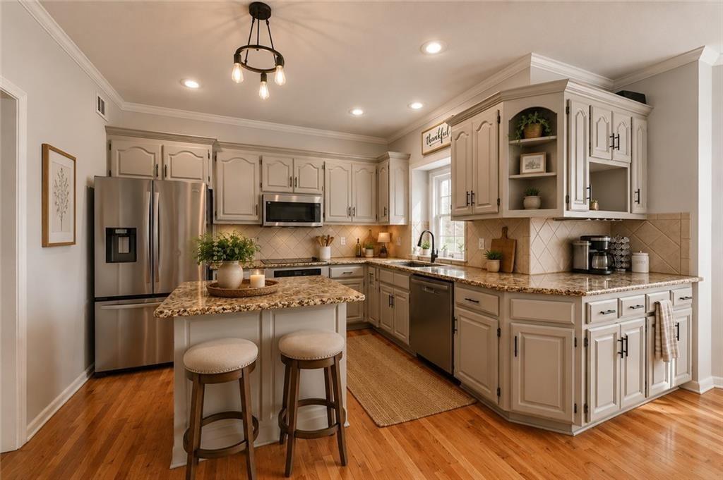 2nd image of 9009 N Kentucky Ave, Kansas City, MO 64157 | MLS# 2637439