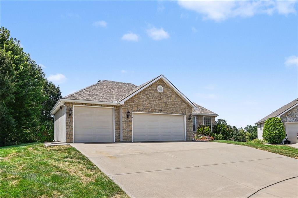 2nd image of 301 Prairie Rose Cir, Smithville, MO 64089 | MLS# 2637444