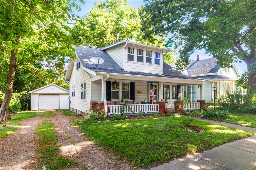 2nd image of 1116 W Maple Ave, Independence, MO 64050 | MLS# 2637451