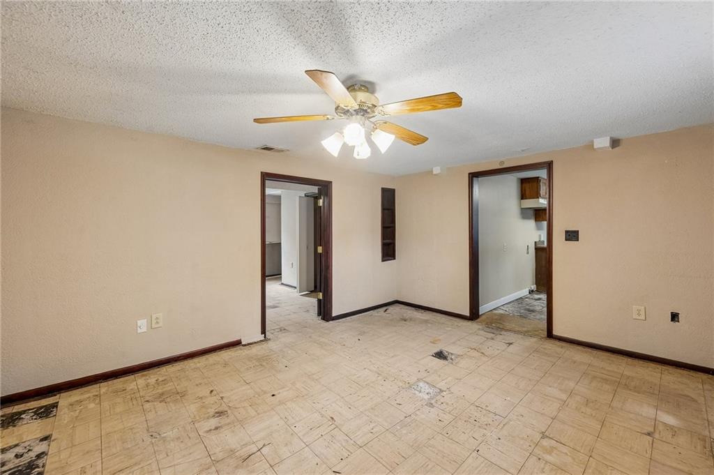 24th image of 138 High St, Liberty, MO 64068 | MLS# 2637455
