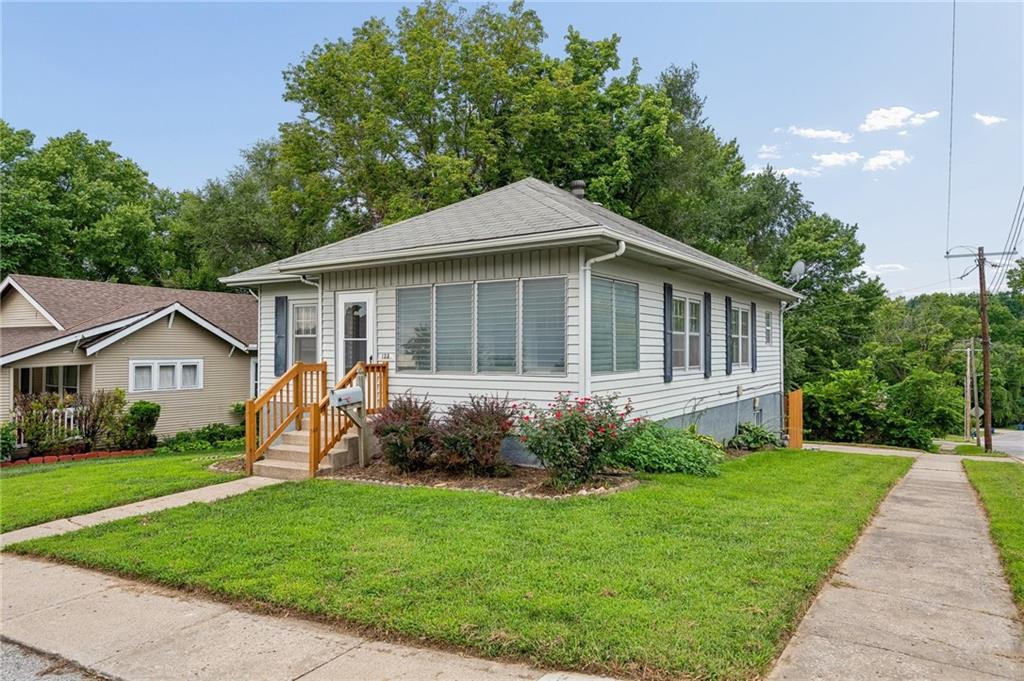 2nd image of 138 High St, Liberty, MO 64068 | MLS# 2637455