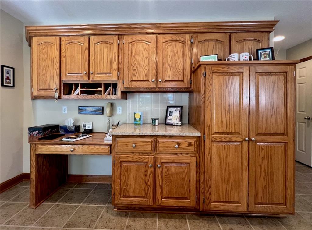 5th image of 3807 Hunters Hl Dr, Lawrence, KS 66049 | MLS# 2637464