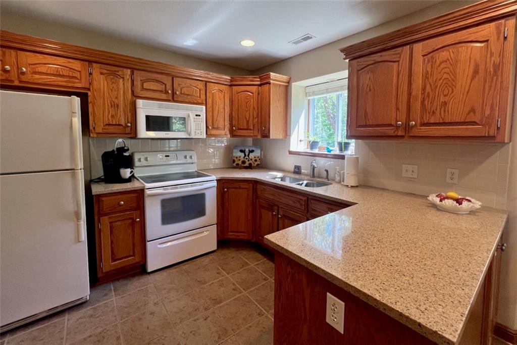 3rd image of 3807 Hunters Hl Dr, Lawrence, KS 66049 | MLS# 2637464