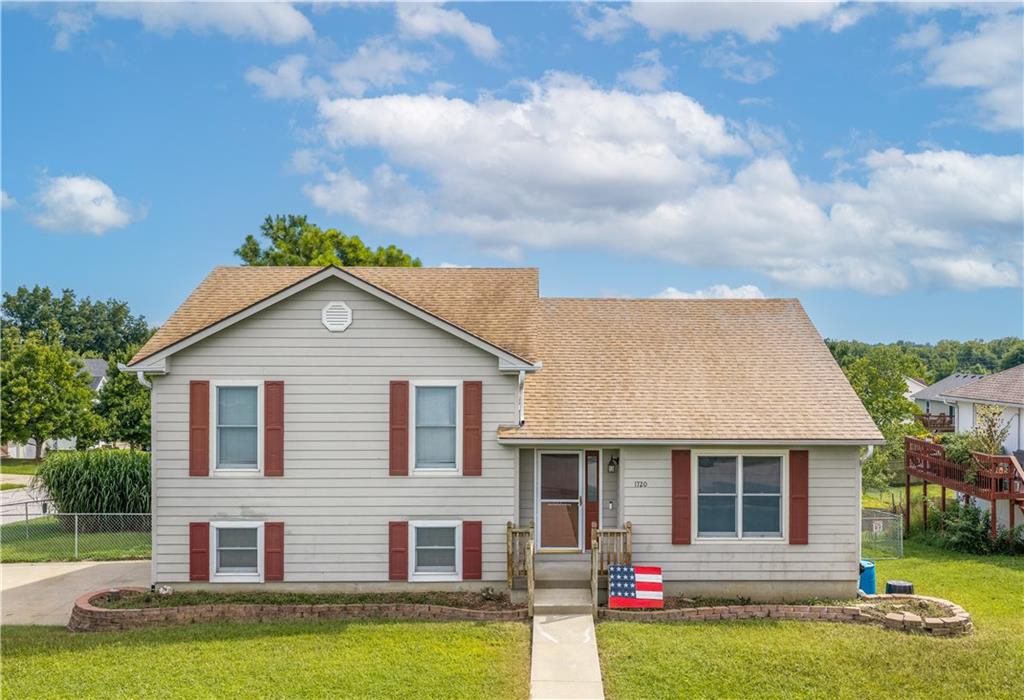 1st image of 1720 Sunrise Dr, Warrensburg, MO 64093 | MLS# 2637465